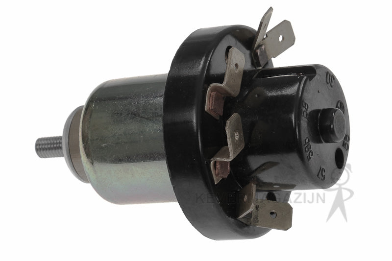 Lichtschakelaar op dashboard met stekkeraansluiting.